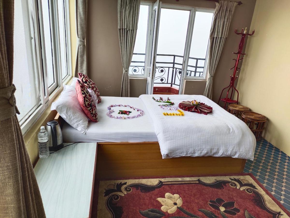 Hotel High Ground Inn Sarangkot Pokhara Exteriör bild