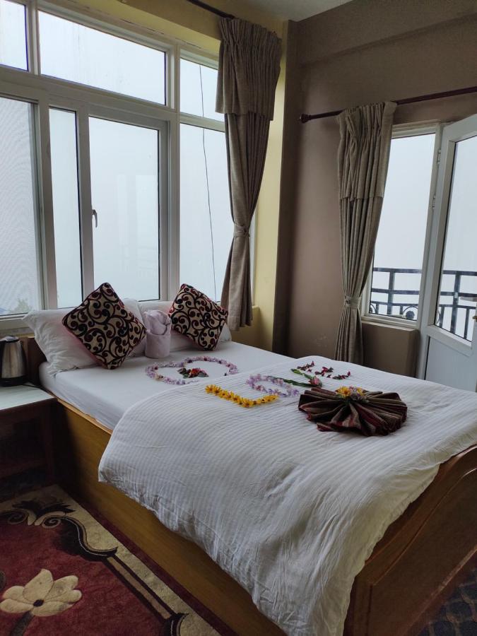 Hotel High Ground Inn Sarangkot Pokhara Exteriör bild