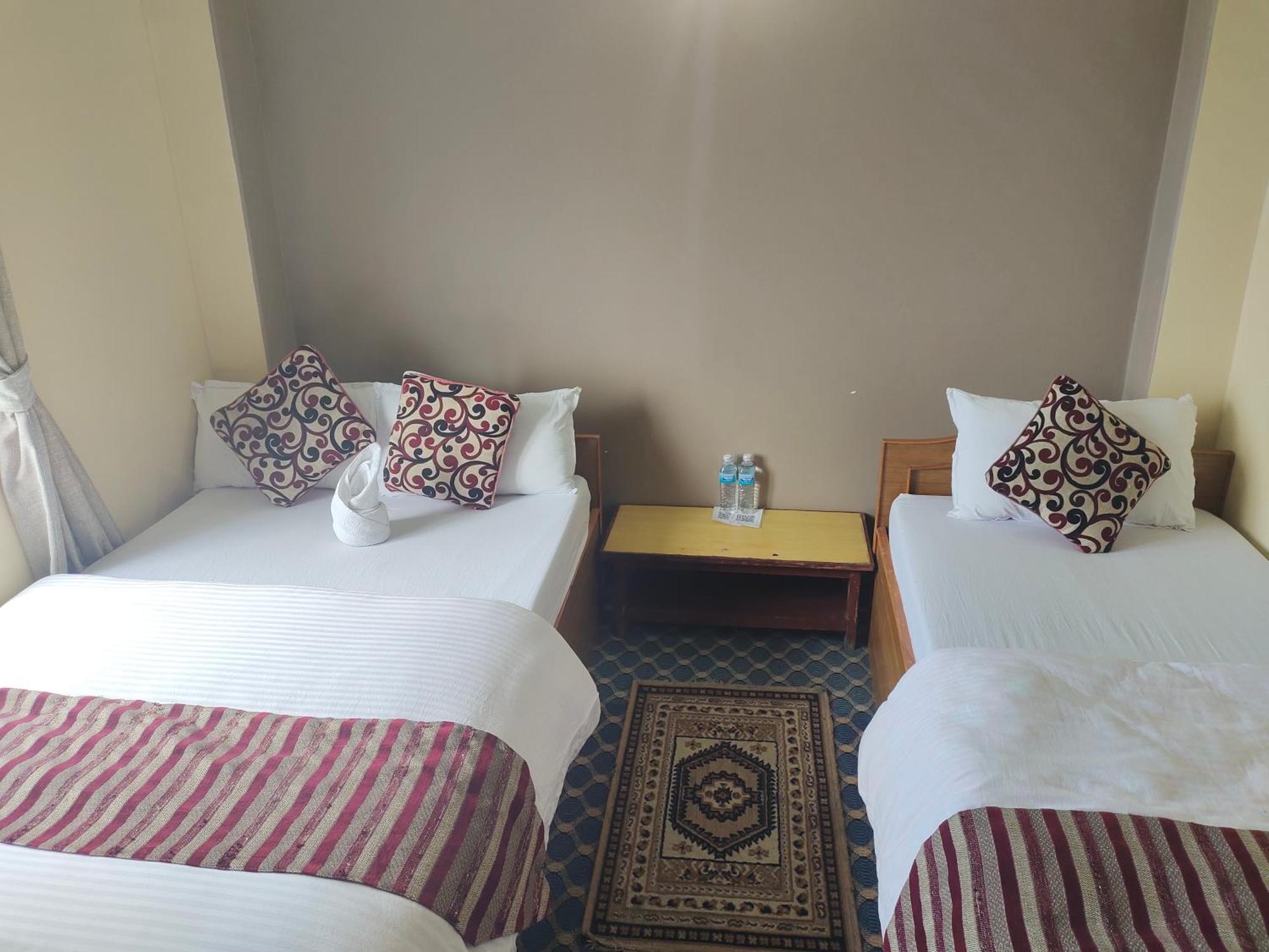 Hotel High Ground Inn Sarangkot Pokhara Rum bild